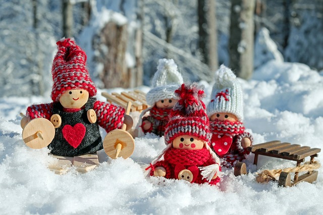 Figurer i snø med kjelke